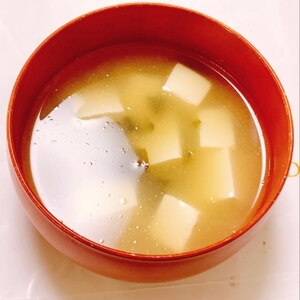 しめじ・絹ごし豆腐・油揚げの味噌汁
